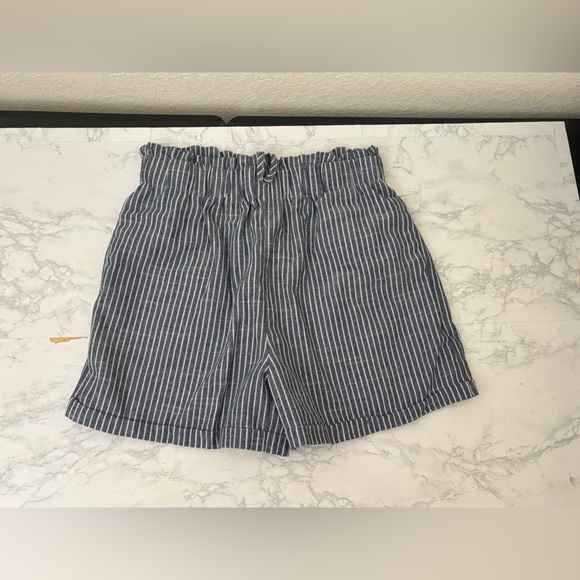 SHEIN Pants - Shein Women's M Light Blue Striped High Waisted Pull On Shorts Stretch
